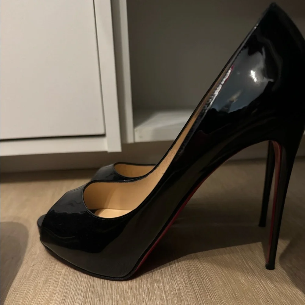 Christian Louboutin Privé Open Toe Pump - Picture 2 of 5